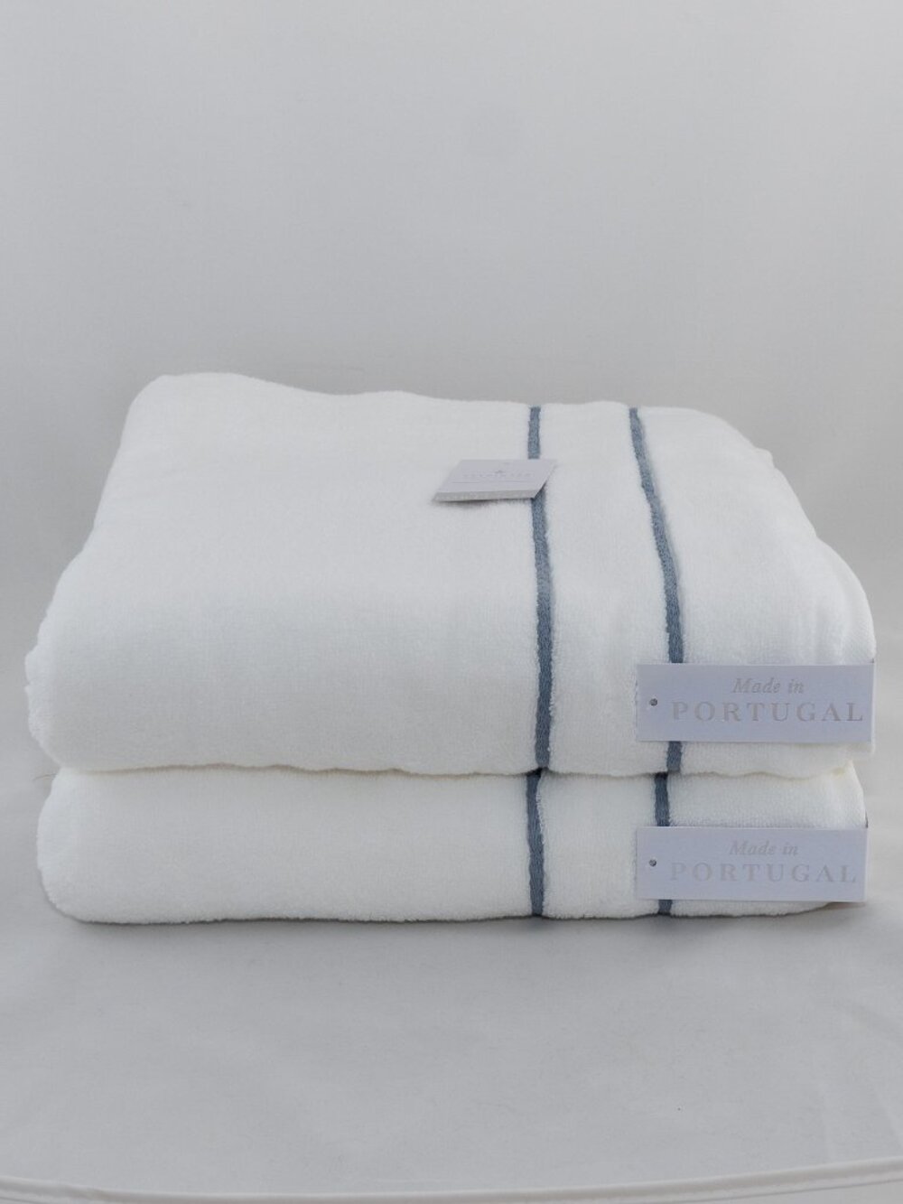 NWT 2Pc Felpinter Portugal White Luxury Bath Towels Blue Grey Embroidered Line